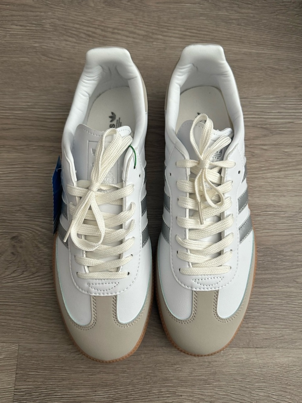NEW Adidas Samba OG Sneaker in Cloud White, Silver Metallic & Gray One Size 10 - Picture 4 of 16